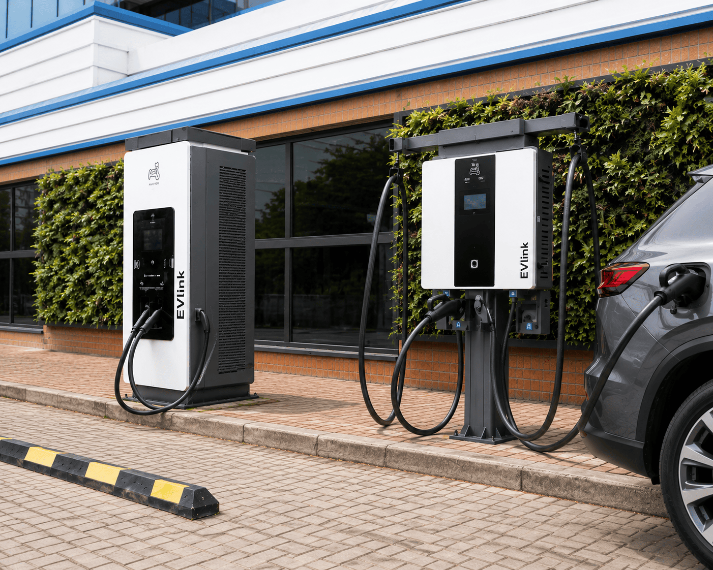 Schneider EVlink Pro DC 60 kW view 3